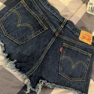 Levi’s 501 cut off shorts size W/L